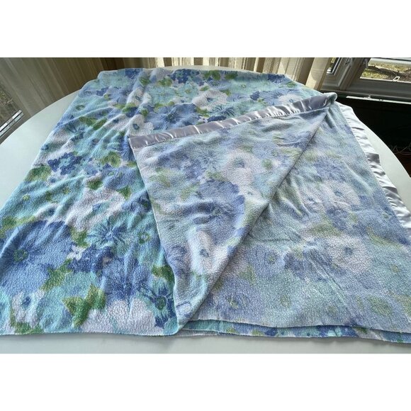 Vintage 1970s fleece blanket, blue white floral, flower power, full size bed - Picture 7 of 10